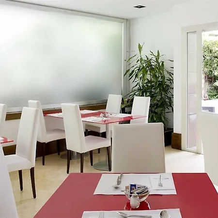 Hotell Hilton Garden Claridge 4*
