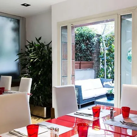 Hotell Hilton Garden Claridge 4*