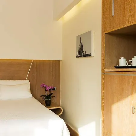 罗马克拉里奇希尔顿花园酒店 4* 罗马