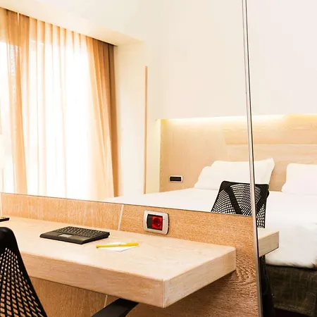 Hilton Garden Claridge 4*