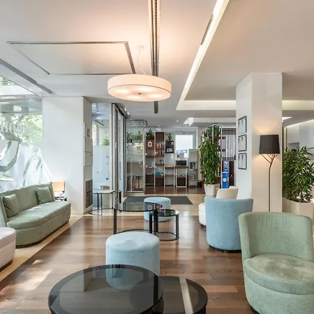 Hilton Garden Claridge 4*