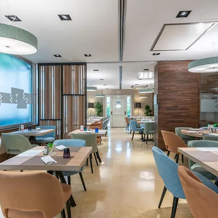 Hilton Garden Claridge