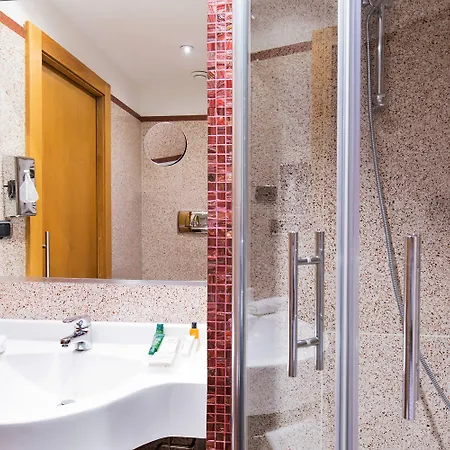 罗马克拉里奇希尔顿花园酒店 4*