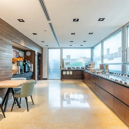 Hilton Garden Claridge Hotel 4*