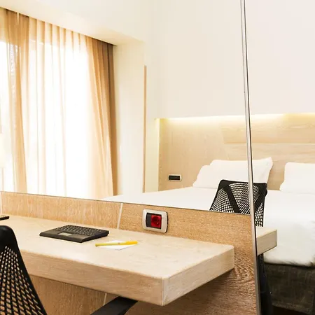 Hotel Hilton Garden Claridge 4*