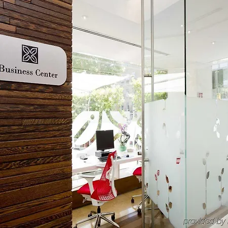 מלון Hilton Garden Claridge 4*