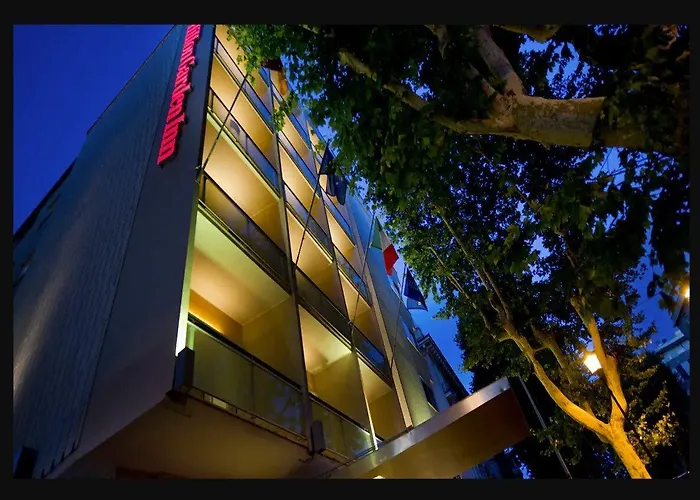 Hilton Garden Claridge 4*