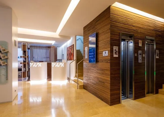 Hilton Garden Claridge Hotel