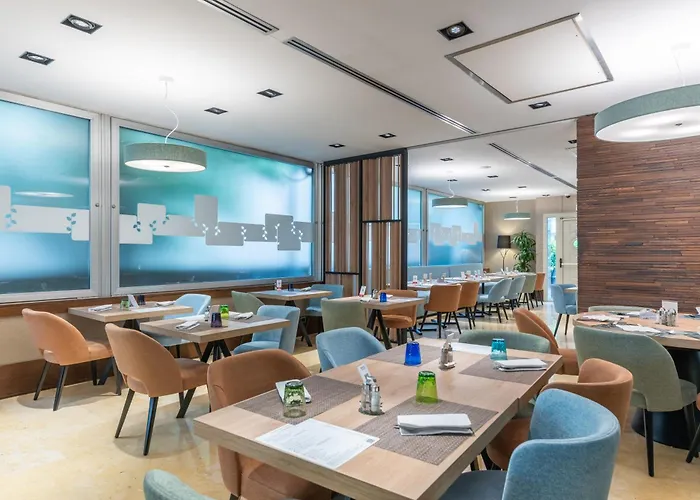 Hilton Garden Claridge Hotel