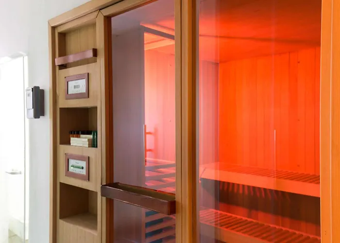 Hotel Hilton Garden Claridge 4*