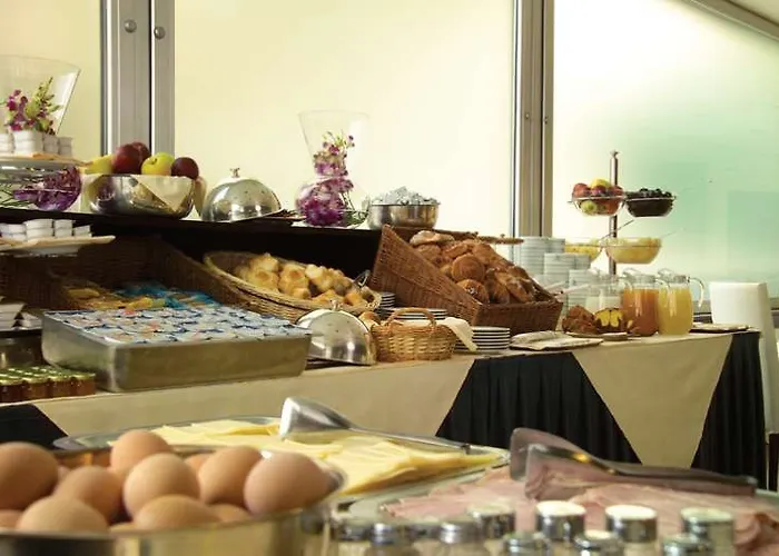 Hotel Hilton Garden Claridge 4*