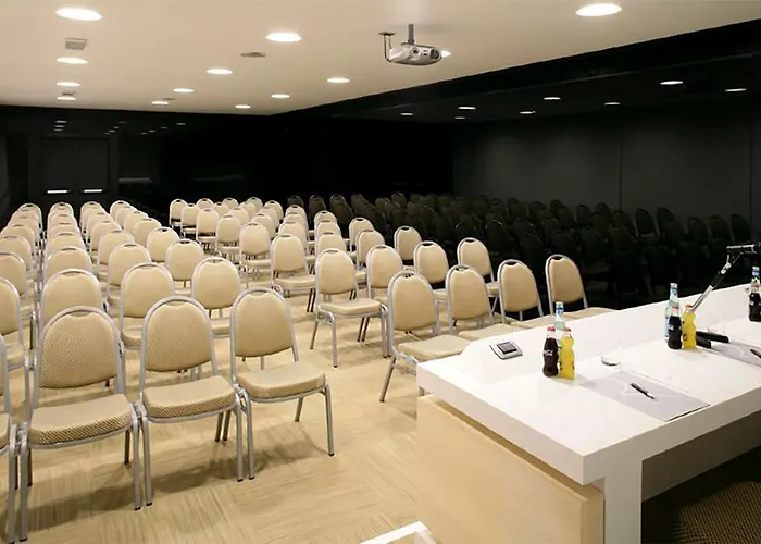 Hilton Garden Claridge Hotel 4*