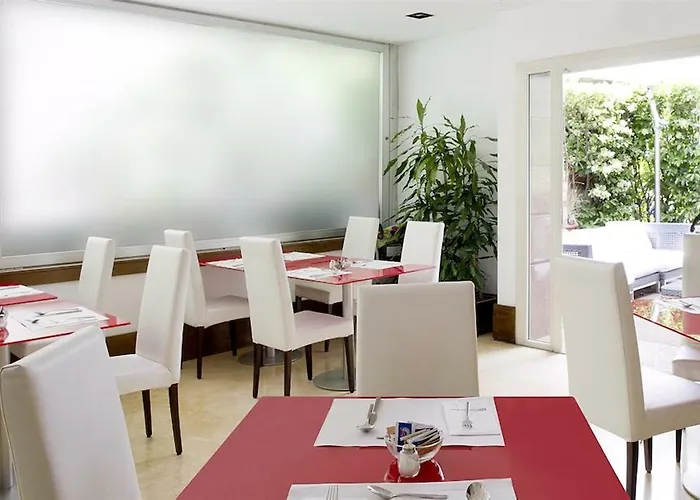 Hotel Hilton Garden Claridge 4*