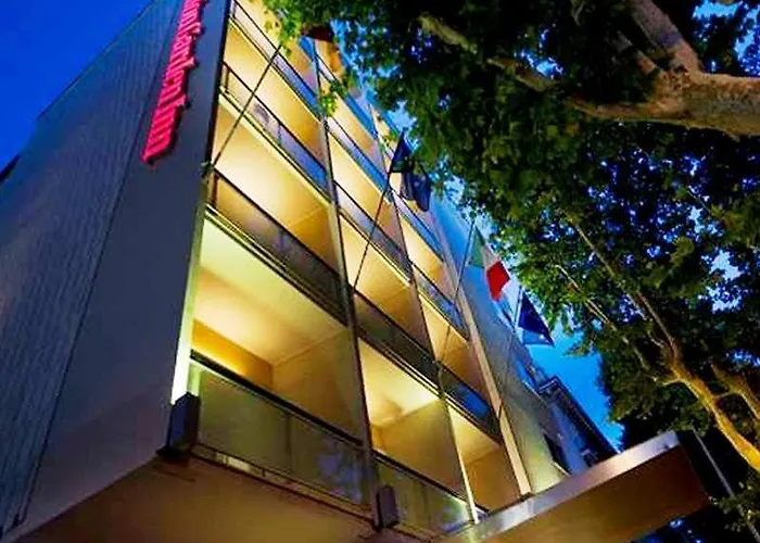 فندق هيلتون جاردن إن كلاريدج