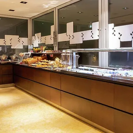 فندق هيلتون جاردن إن كلاريدج 4*