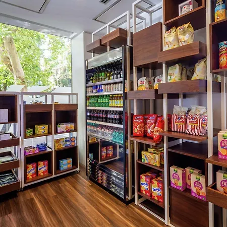 هيلتون جاردن إن كلاريدج فندق