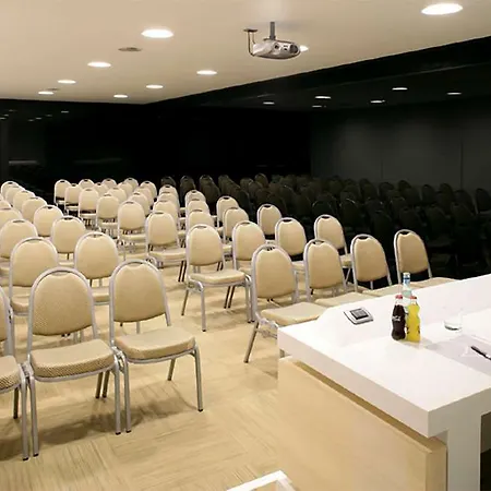 هيلتون جاردن إن كلاريدج فندق 4*